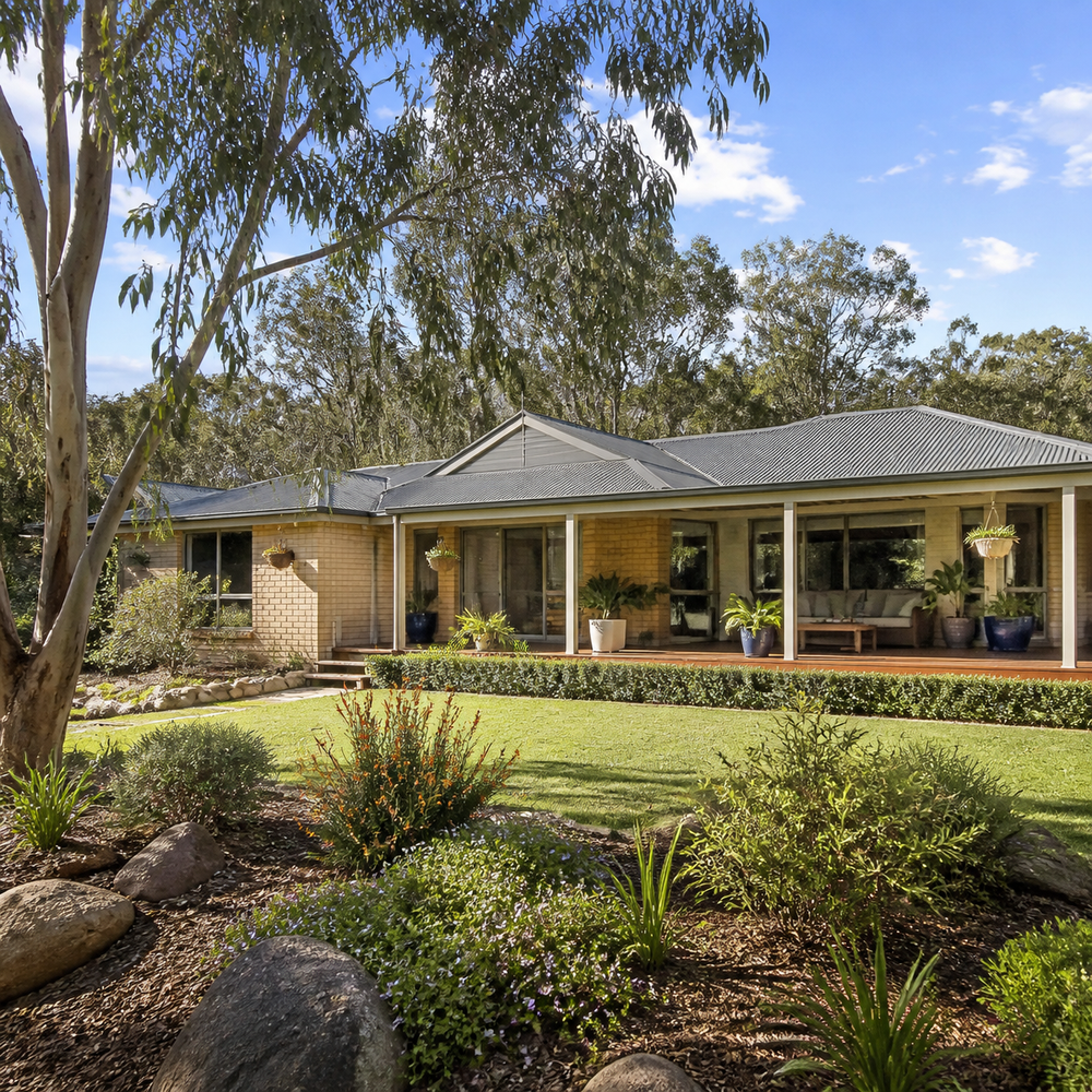 Four-Bedroom Family Home in Adelaide Hills in Stirling, Australia