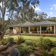 Four-Bedroom Family Home in Adelaide Hills in Stirling, Australia